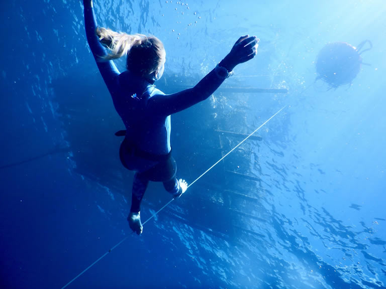 woman free diving