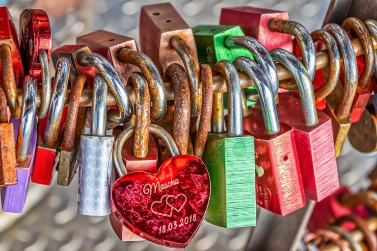 Lovers' padlock